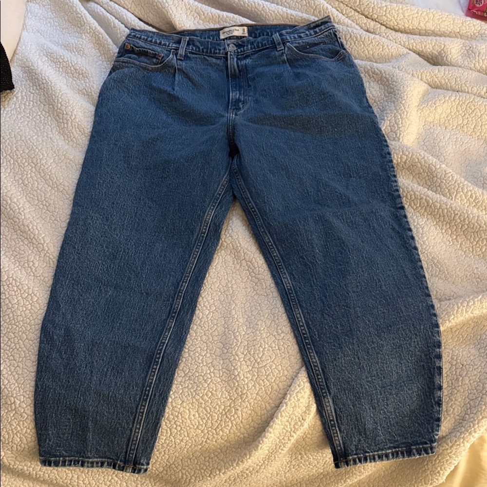 Abercrombie & Fitch High Rise 80’s mom Jean